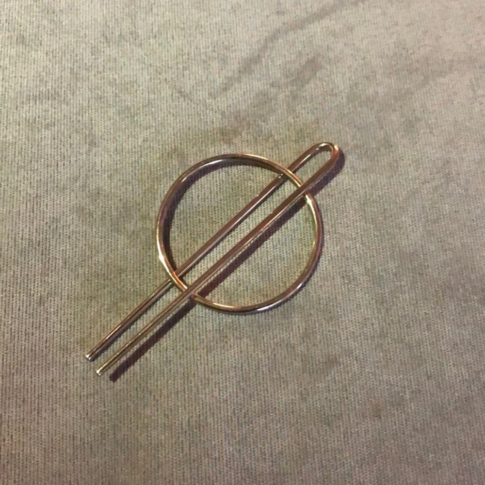Minimalist circle hair slide